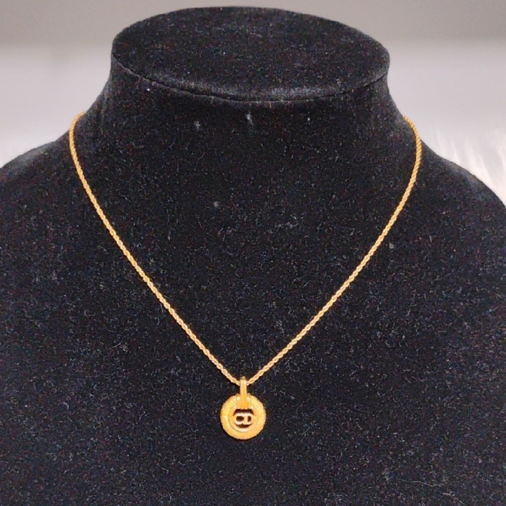 SALE! Christian Dior Gold Tone Pendant Vtg Necklace - Picture 6 of 10